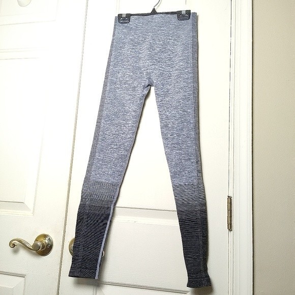 Workout Contour Seamless Long Sleeve Crop Top and High Rise Leggings - Picture 8 of 14